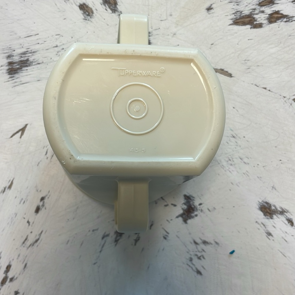 Tupperware Sugar container - Picture 3 of 4